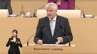 Horst Seehofer am Rednerpult im Bayerischen Landtag.